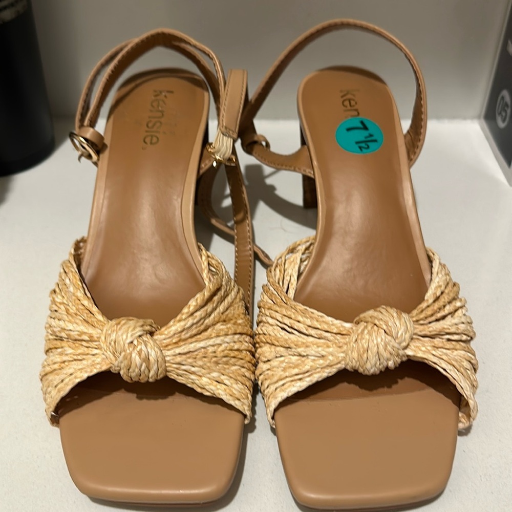 NWOB Kensie Natural Woven Straw Ankle Strap
High Heel Sandals Size 7.5